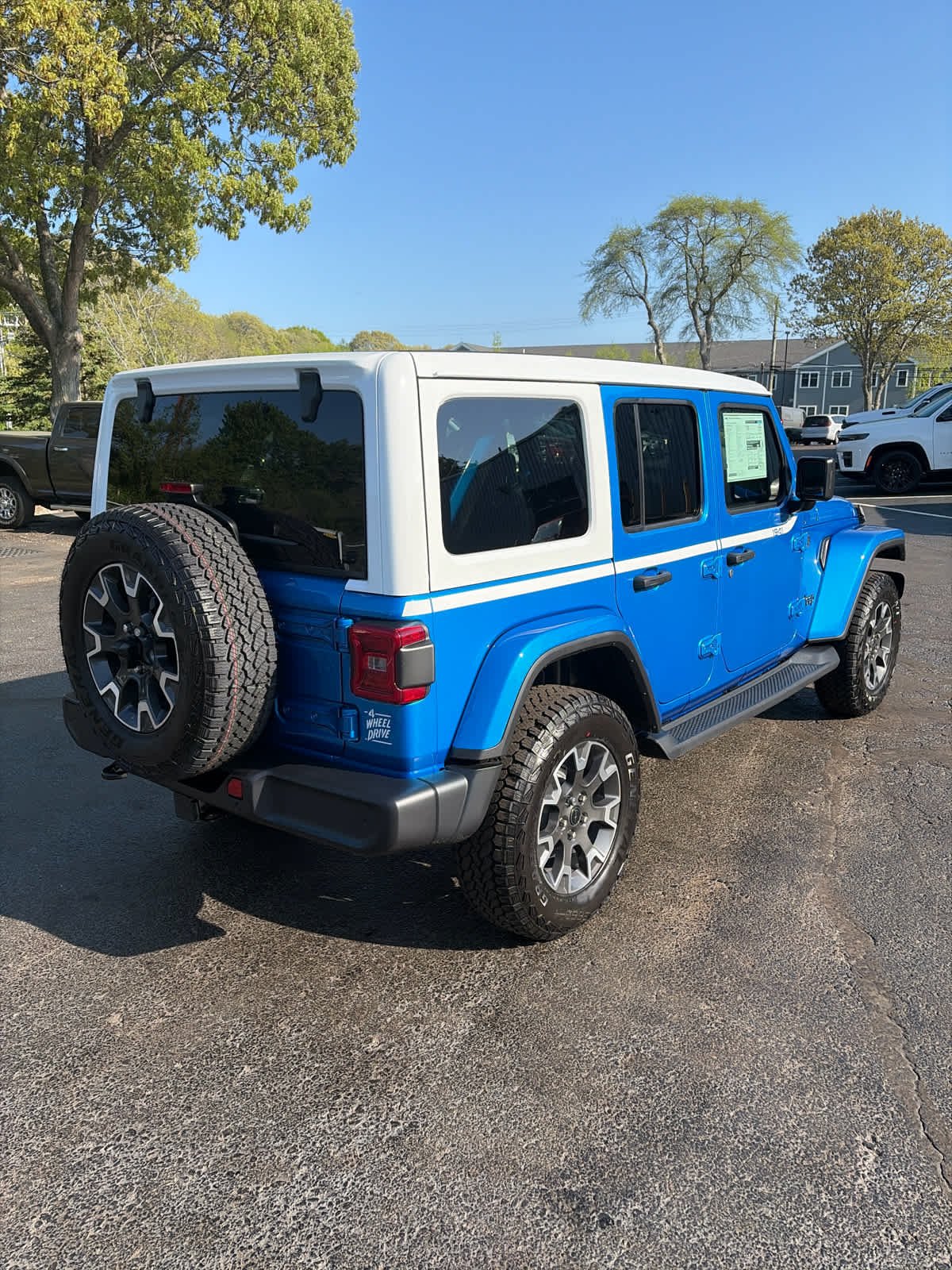 New 2026 Hydro Blue Pearl-Coat Exterior Paint Jeep Sahara image 7