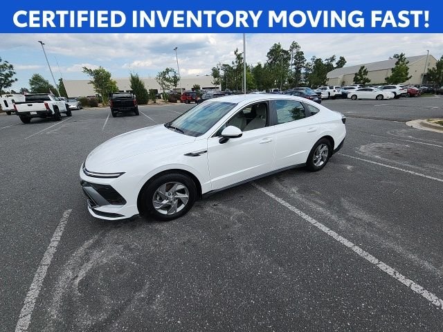 Certified Used 2025 White Hyundai SE image 8