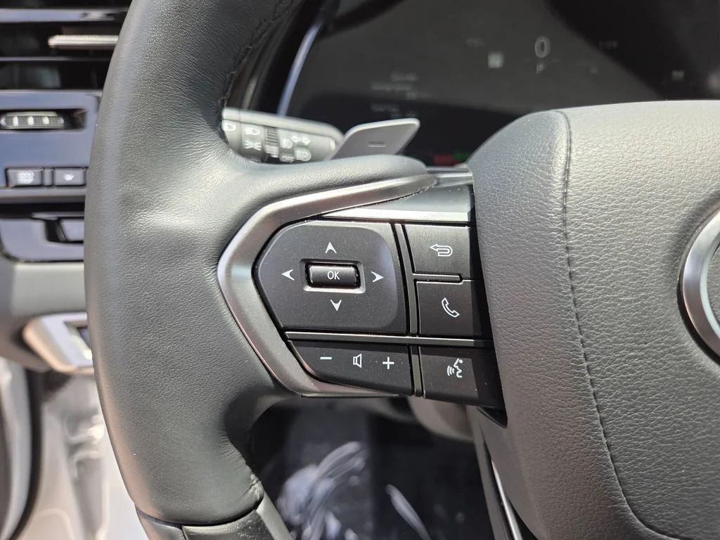 Used 2025 White Pearl Lexus RX 350h Premium image 34
