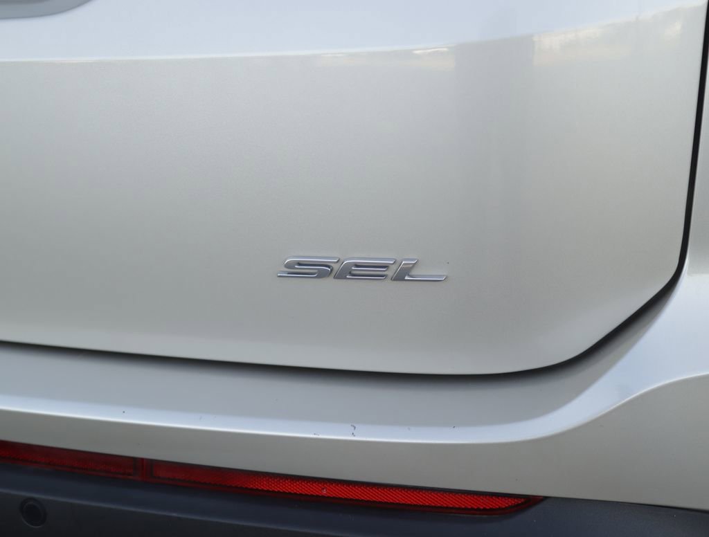 Used 2017 White Ford SEL image 35