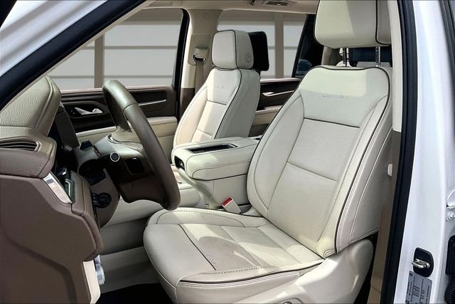 Used 2023 White GMC Denali image 25