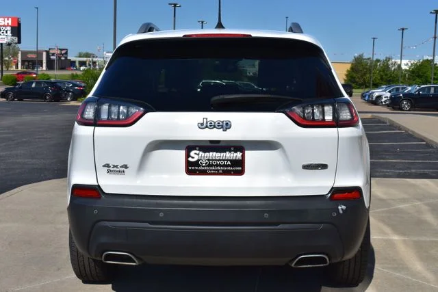 Used 2021 White Jeep Latitude Lux image 6
