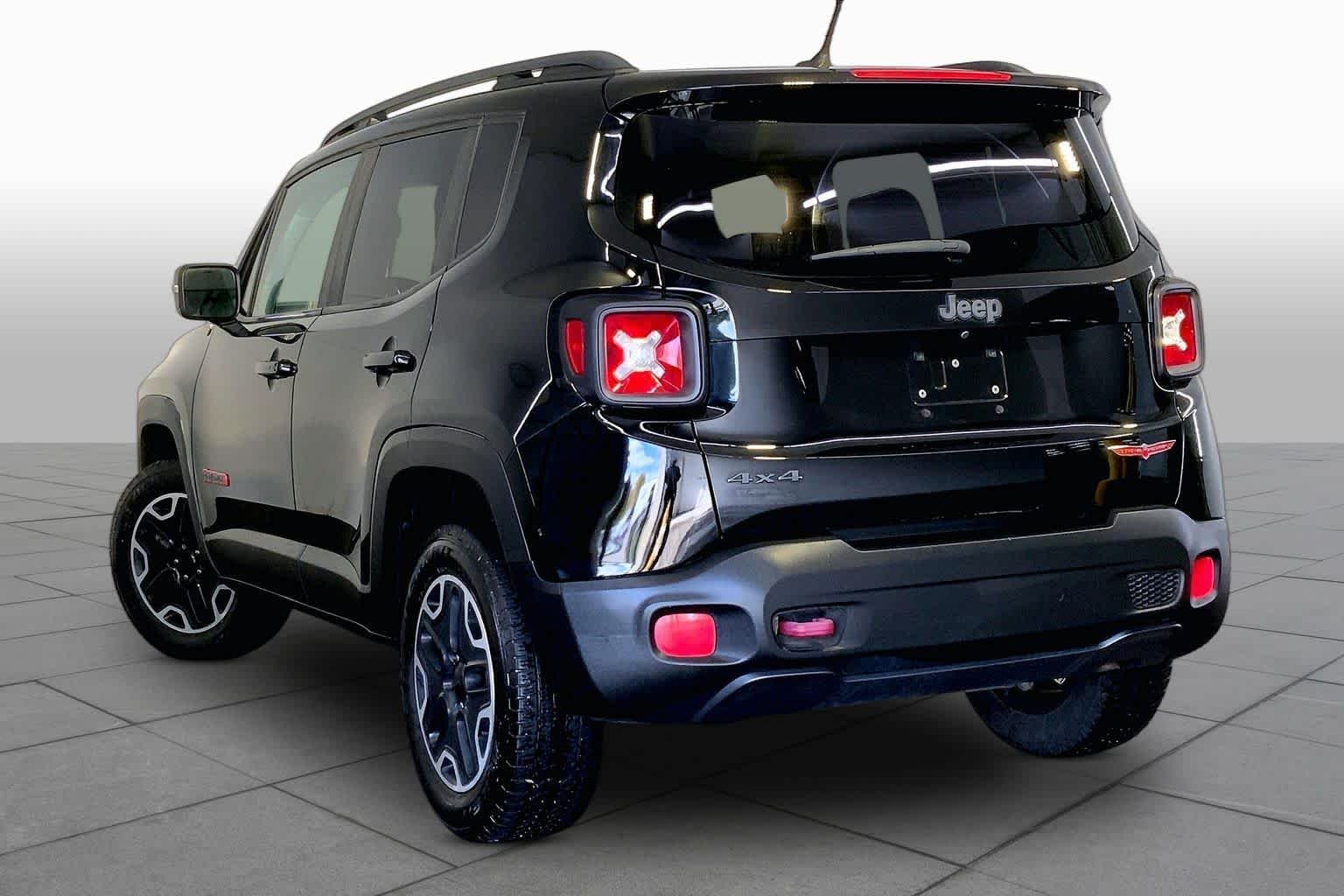 Used 2017 Black Jeep Trailhawk image 12