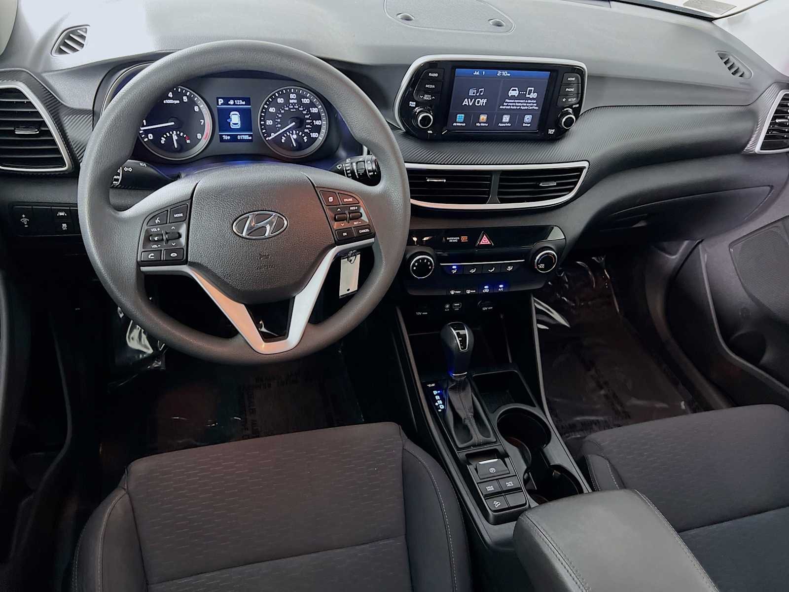 Used 2021 Black Noir Pearl Hyundai SE image 21