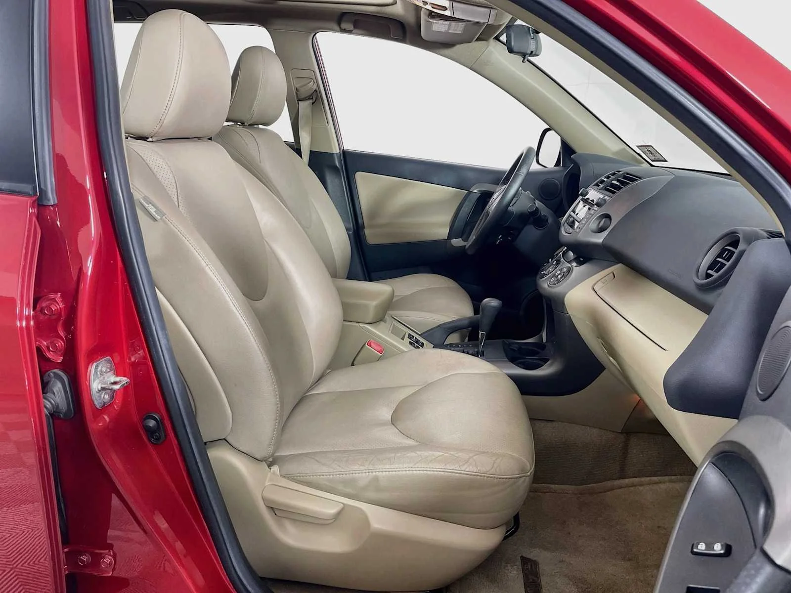 Used 2011 Barcelona Red Metallic Toyota Ltd image 25