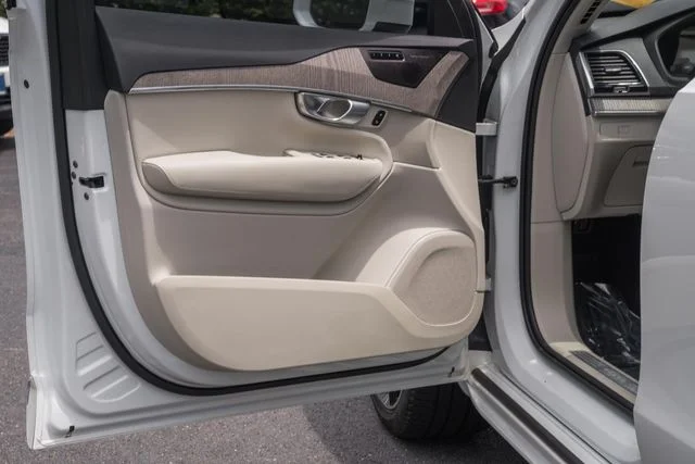 Used 2023 Crystal White Volvo Plus image 37