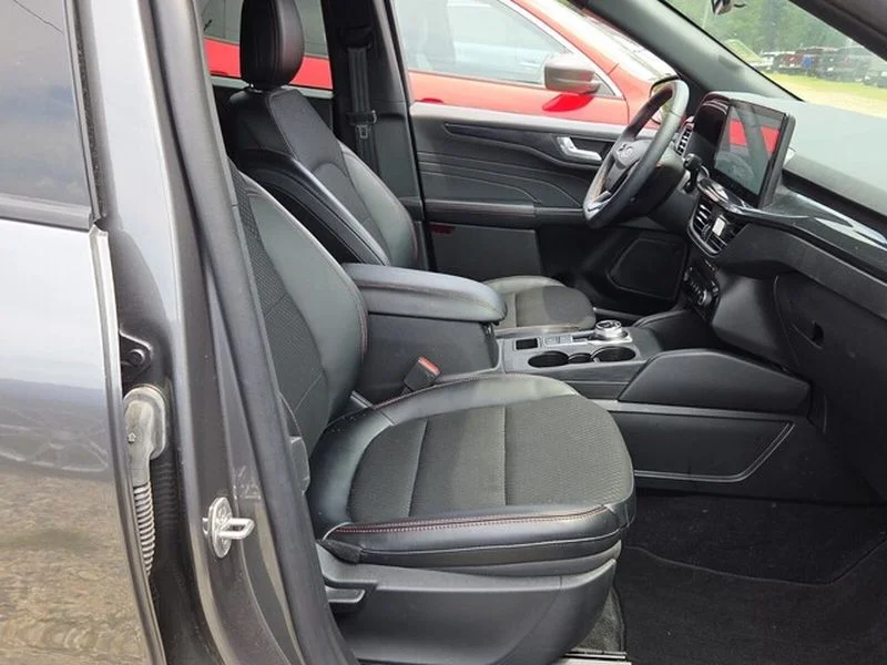 Used 2025 Carbonized Gray Metallic Ford ST-Line image 16
