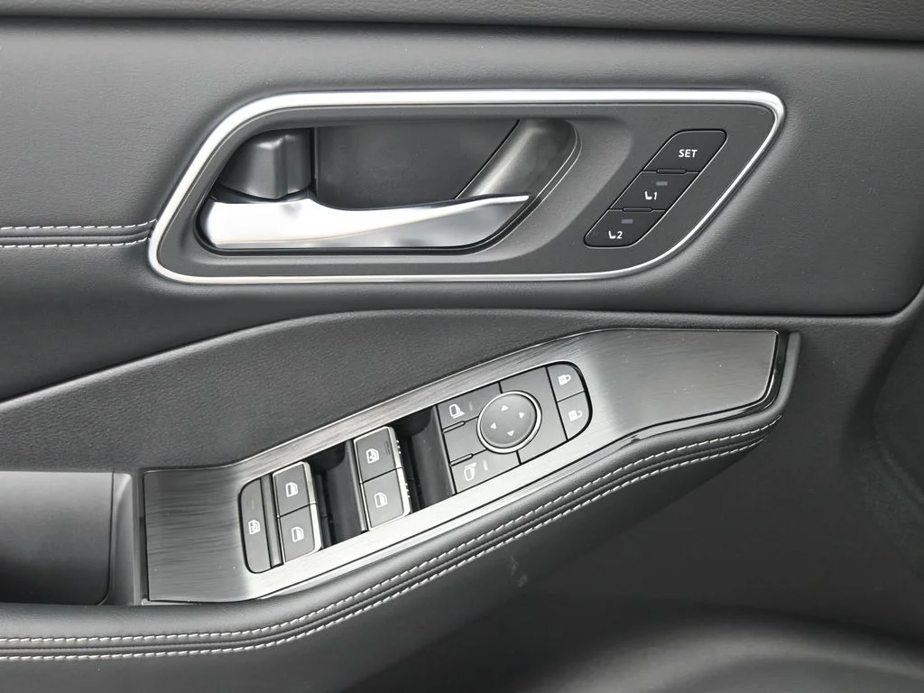 New 2026 Gray Nissan Platinum image 10