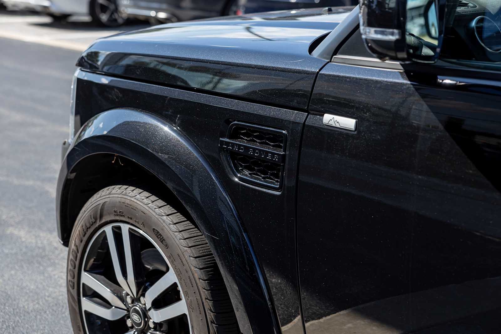 Used 2016 Santorini Black Metallic Land Rover HSE LUX Landmark Edition image 47