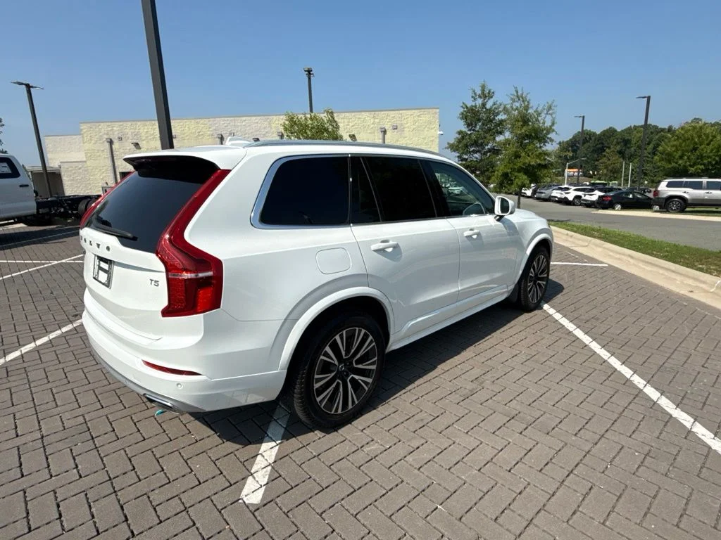 Used 2021 White Volvo T5 Momentum image 7