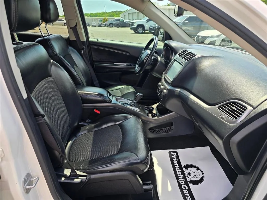 Used 2019 White Dodge Crossroad image 16