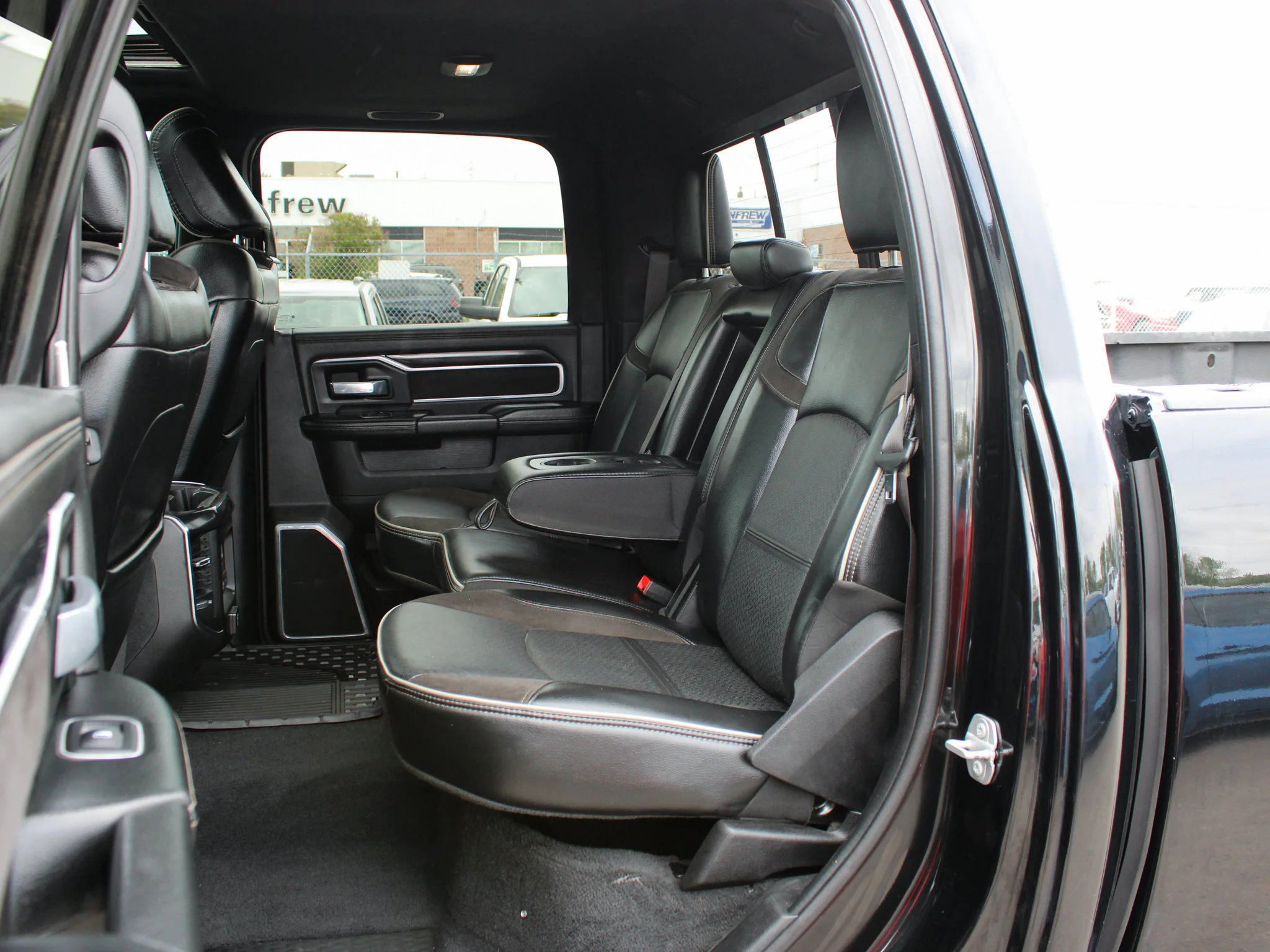 Certified Used 2023 Black RAM Laramie * One Owner | 5th Wheel & Gooseneck | Rear Air Suspension | Diesel | Apple CarPlay | Sunroof image 18