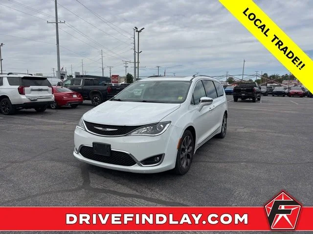 2018 Chrysler Pacifica Limited's photo