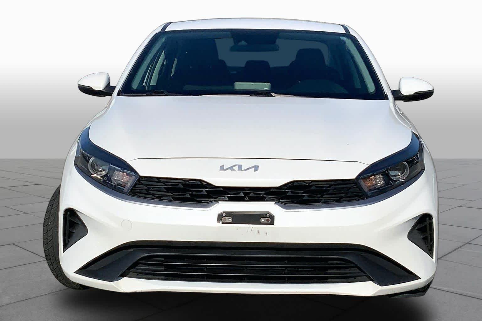 Used 2023 Snow White Pearl Kia LXS image 4