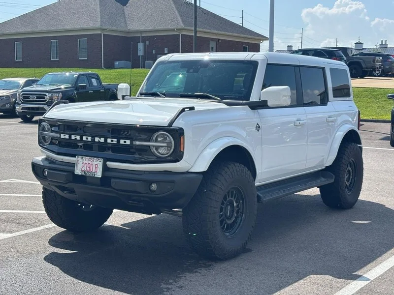 2025 Ford Bronco Outer Banks 4x4's photo