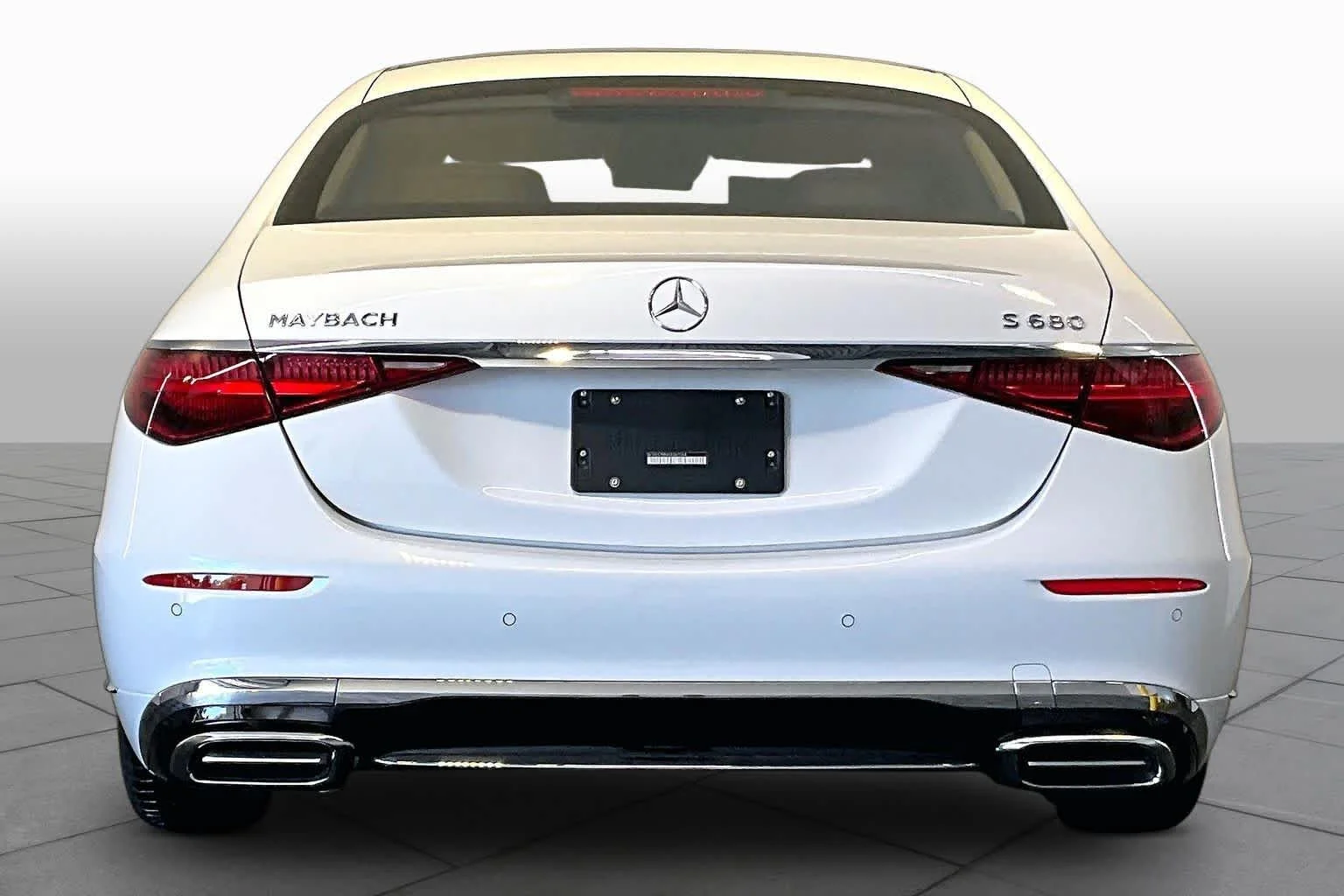 New 2026 MANUFAKTUR Moonlight White Metallic Mercedes-Benz Maybach S 680 image 4