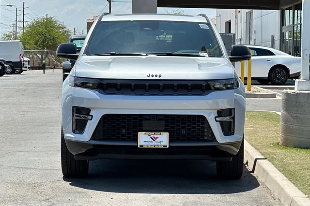 New 2026 Silver-Zynith Exterior Paint Jeep Limited Reserve image 8