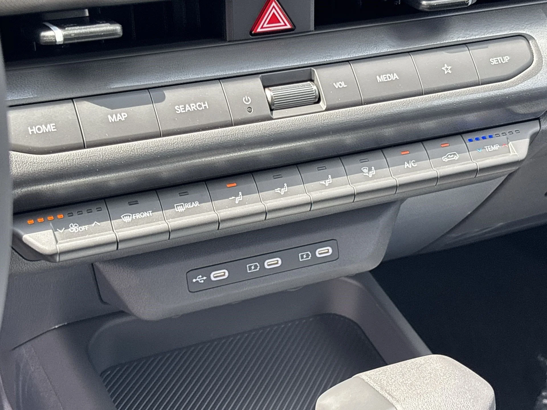 New 2027 Snow White Pearl Kia LX image 18