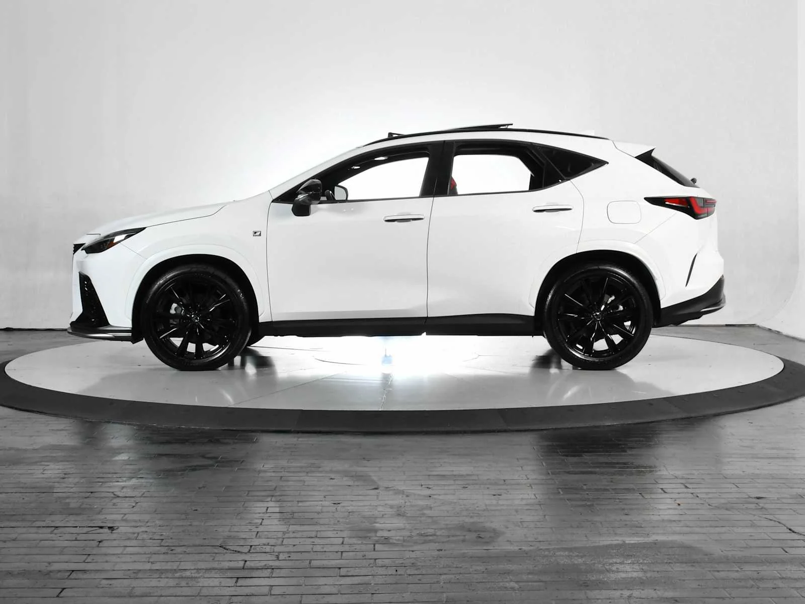 Certified Used 2024 ULTRA WHITE Lexus F SPORT Handling image 2