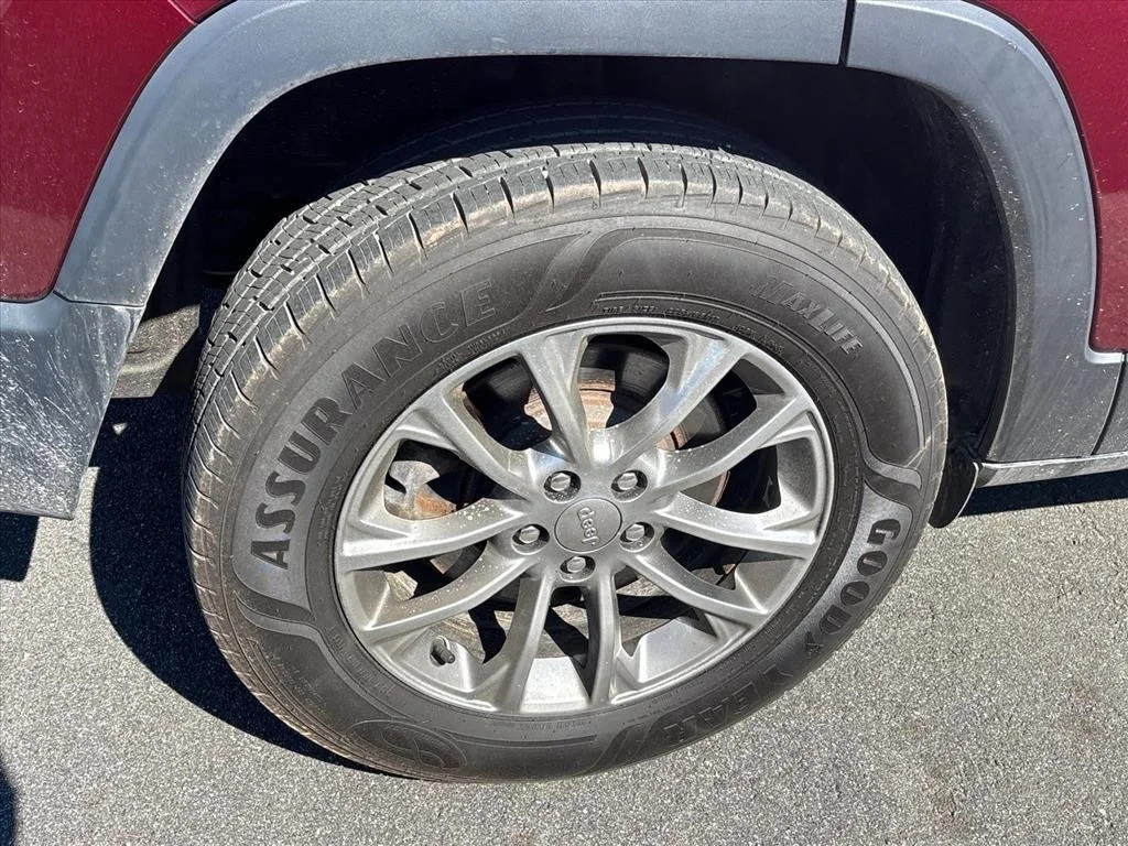 Used 2019 Red Jeep Latitude Plus image 8