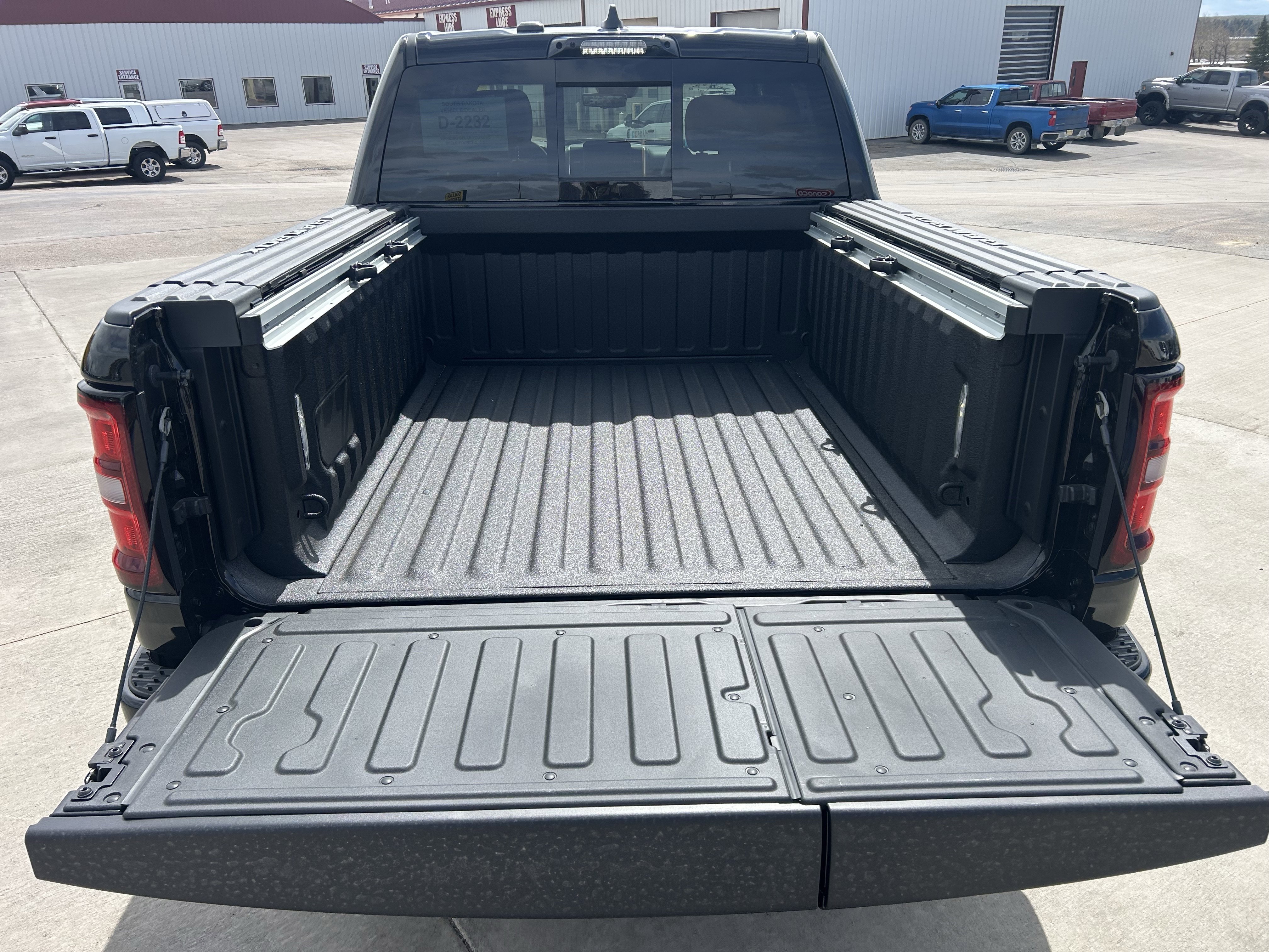 New 2026 Diamond Black Crystal Pearlcoat Ram Laramie image 8