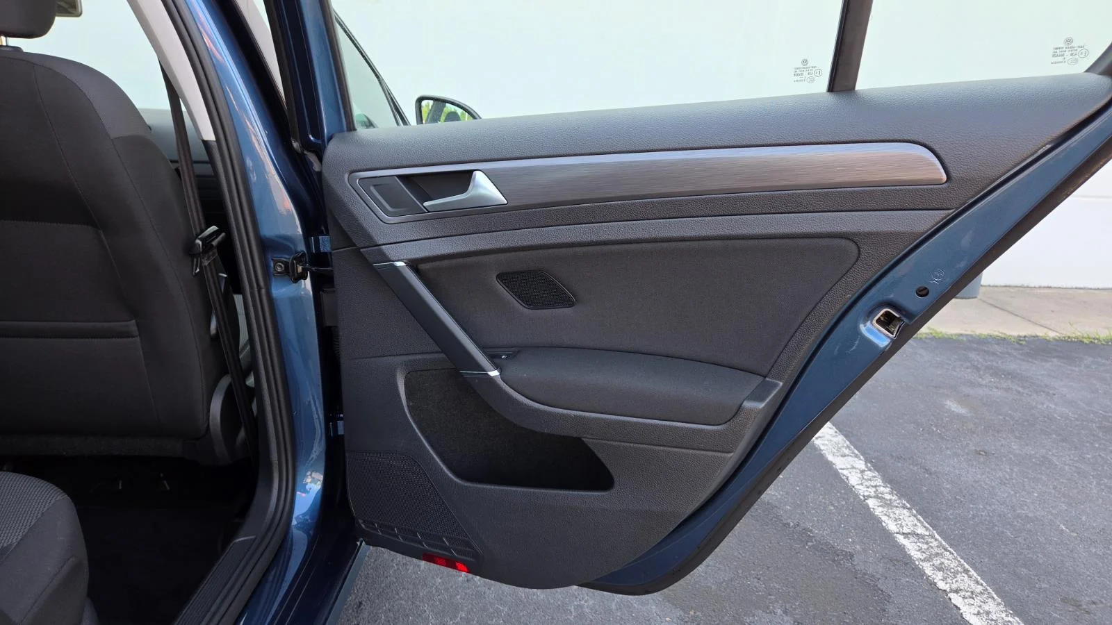 Used 2019 Silk Blue Metallic Volkswagen S image 53