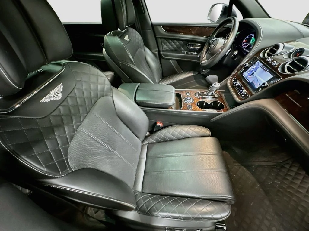 Used 2018  Bentley W12 image 29