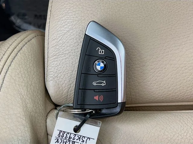 Used 2018 Black BMW xDrive28i image 31