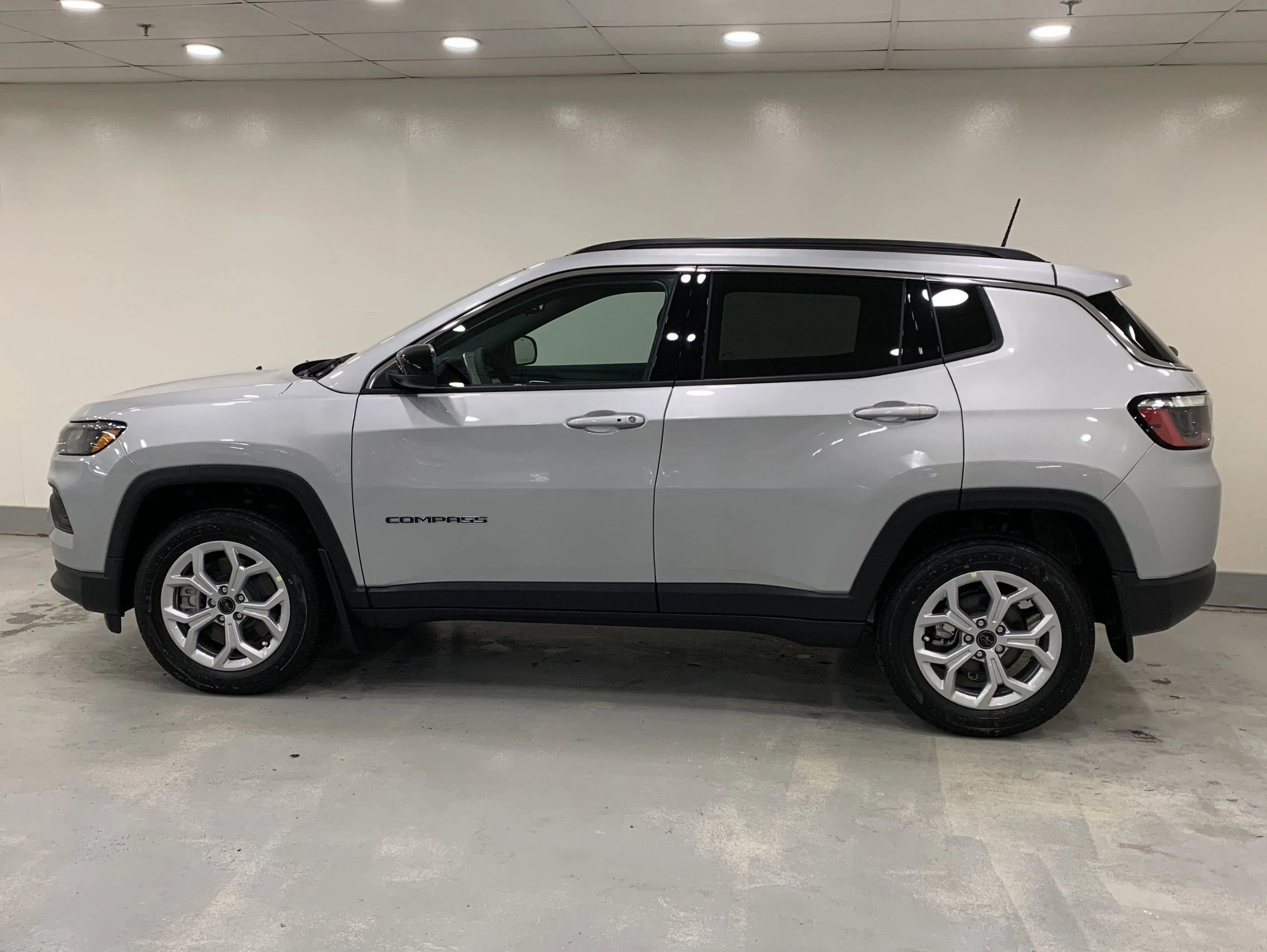 New 2026 Silver Zynith Metallic Jeep North image 2