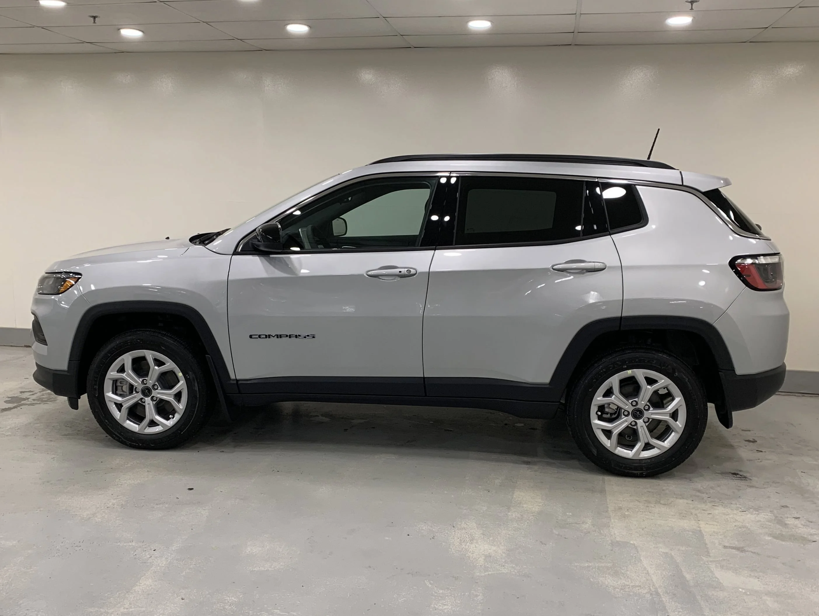 New 2026 Silver Zynith Metallic Clear-Coat Jeep North image 2