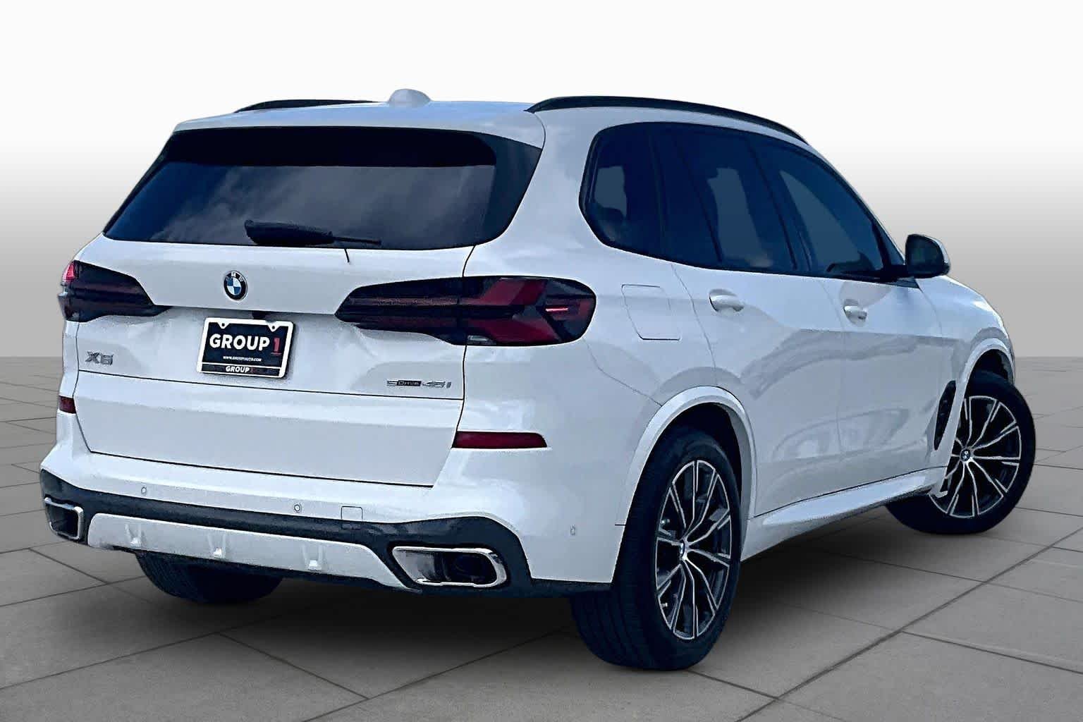 Used 2024 Alpine White BMW sDrive40i image 12