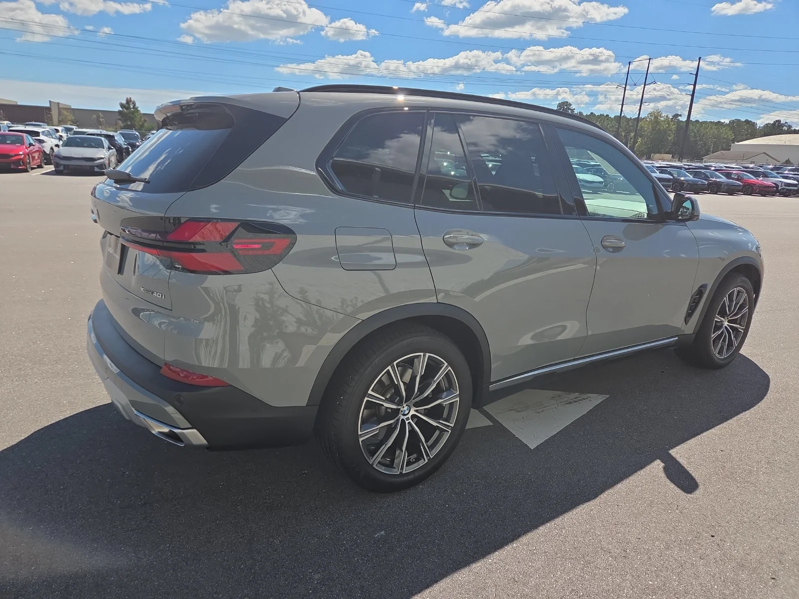 Used 2025 Gray BMW xDrive40i image 5