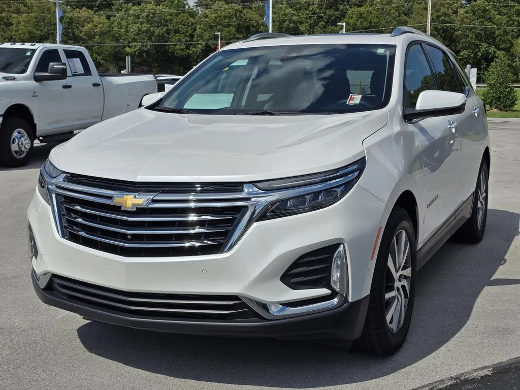 Used 2023 Iridescent Pearl Tricoat Chevrolet Premier image 3