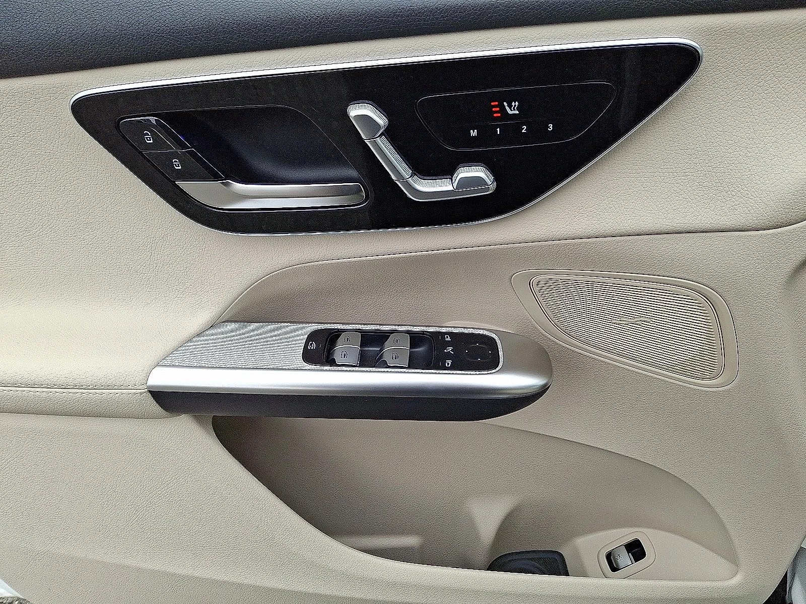 Certified Used 2026 Polar White Mercedes-Benz GLC 300 image 7