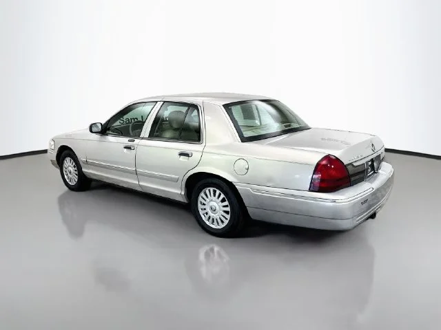 Used 2008 Gold Mercury GS image 5