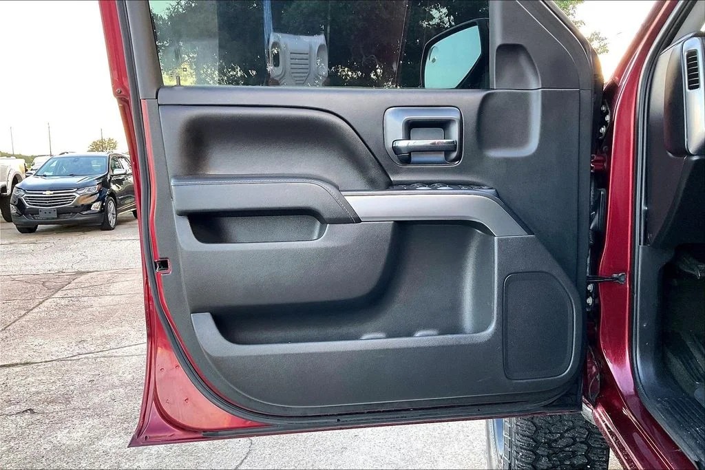 Used 2016 Red Chevrolet LT image 17