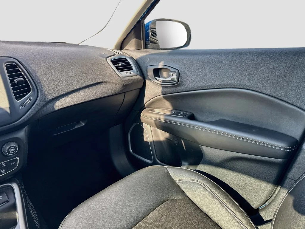 Used 2020 Blue Jeep Latitude image 28