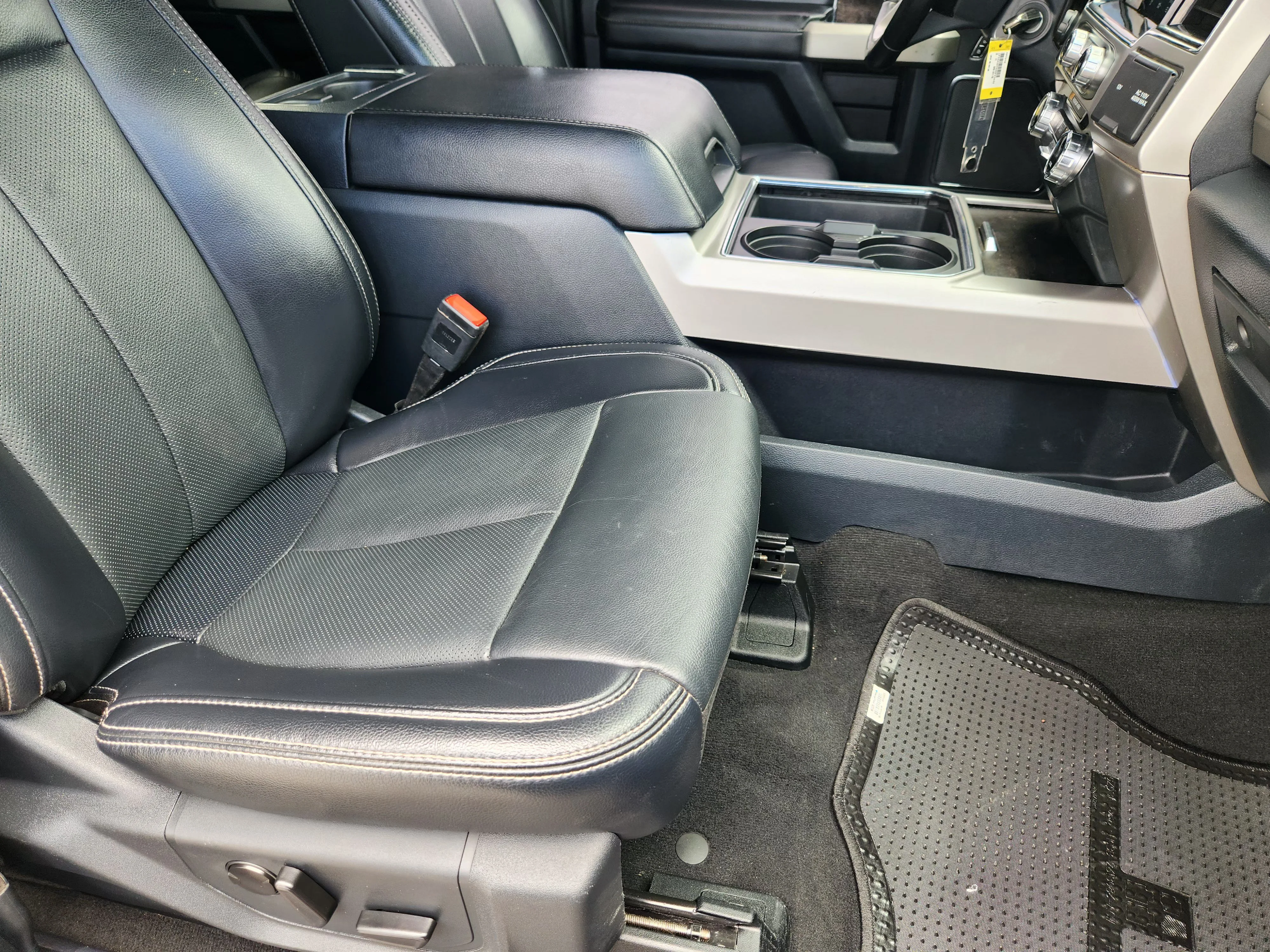 Used 2022  Ford XL image 14