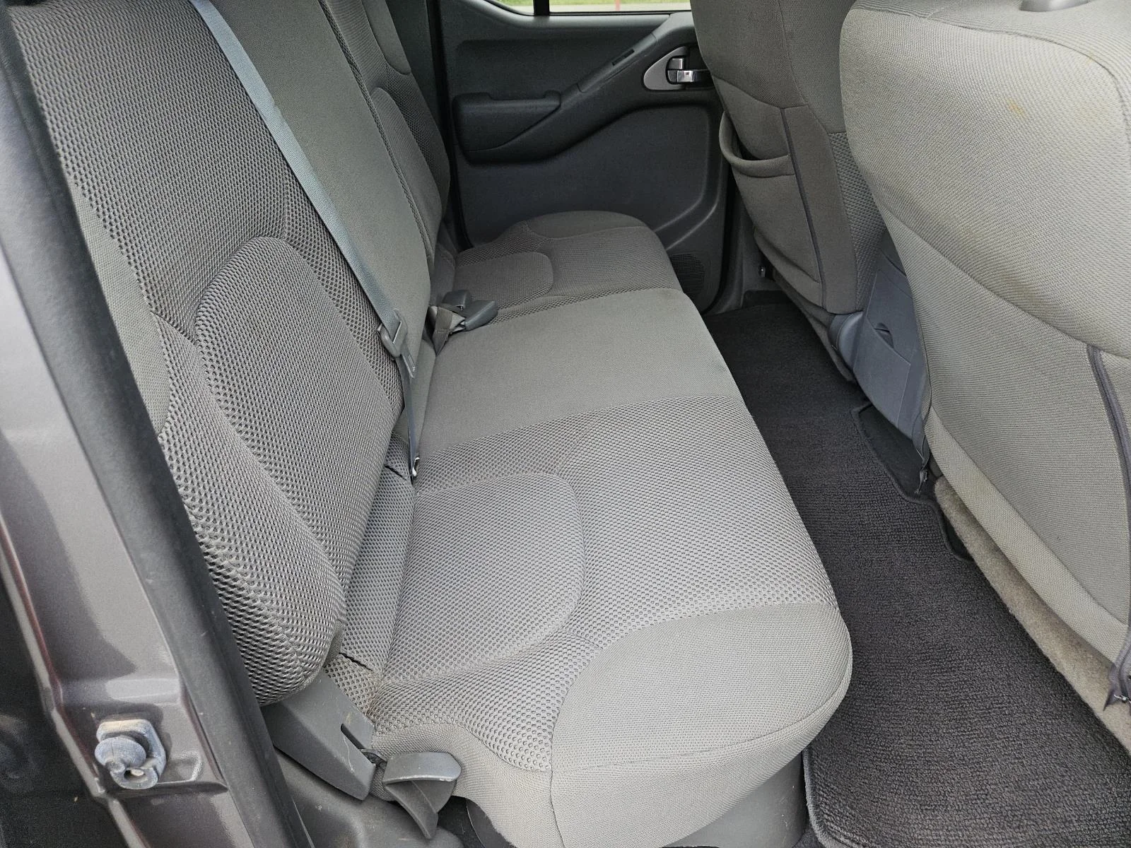 Used 2021 Gray Nissan Crew Cab 4x4 SV Auto image 32