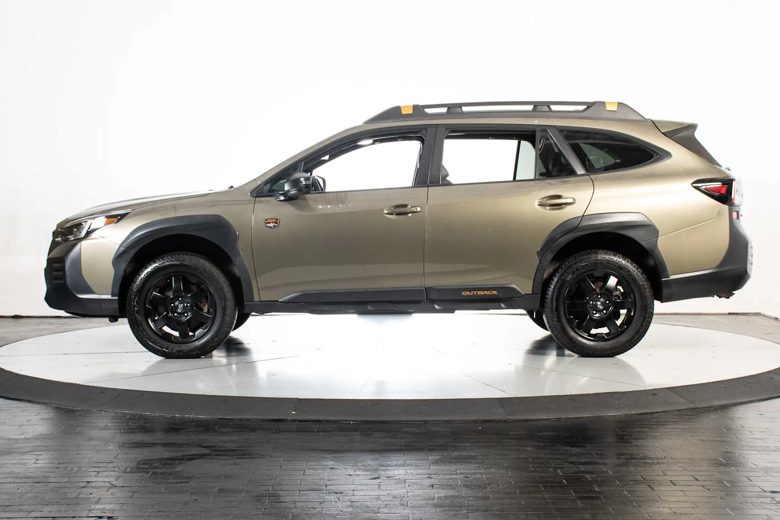 Used 2022 Autumn Green Metallic Subaru Wilderness image 2