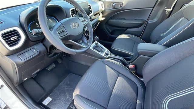 2025 Hyundai Venue Limited - Photo 9