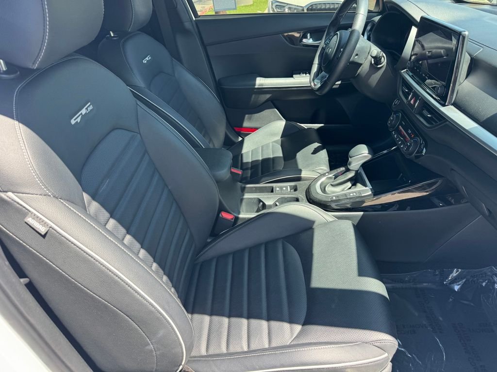 Used 2024 White Kia GT-Line image 7
