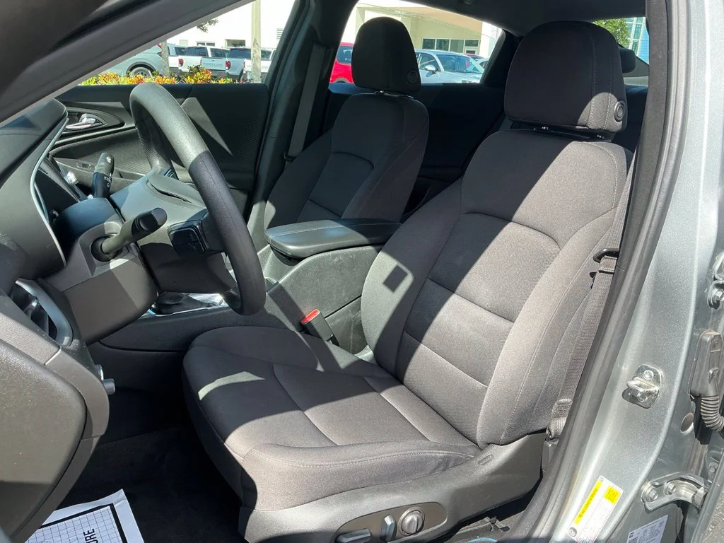 Used 2024 Gray Chevrolet LT image 27