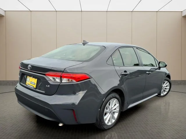 Used 2023  Toyota LE image 8