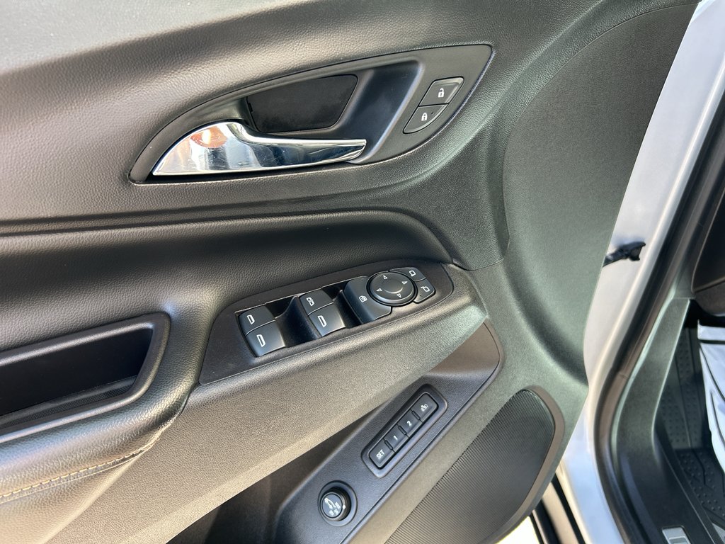 Used 2018 Silver Ice Metallic Chevrolet Premier image 17