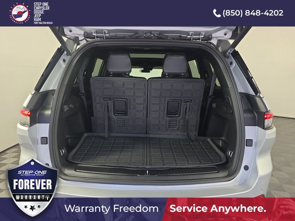 Used 2025 Silver Jeep Limited image 31