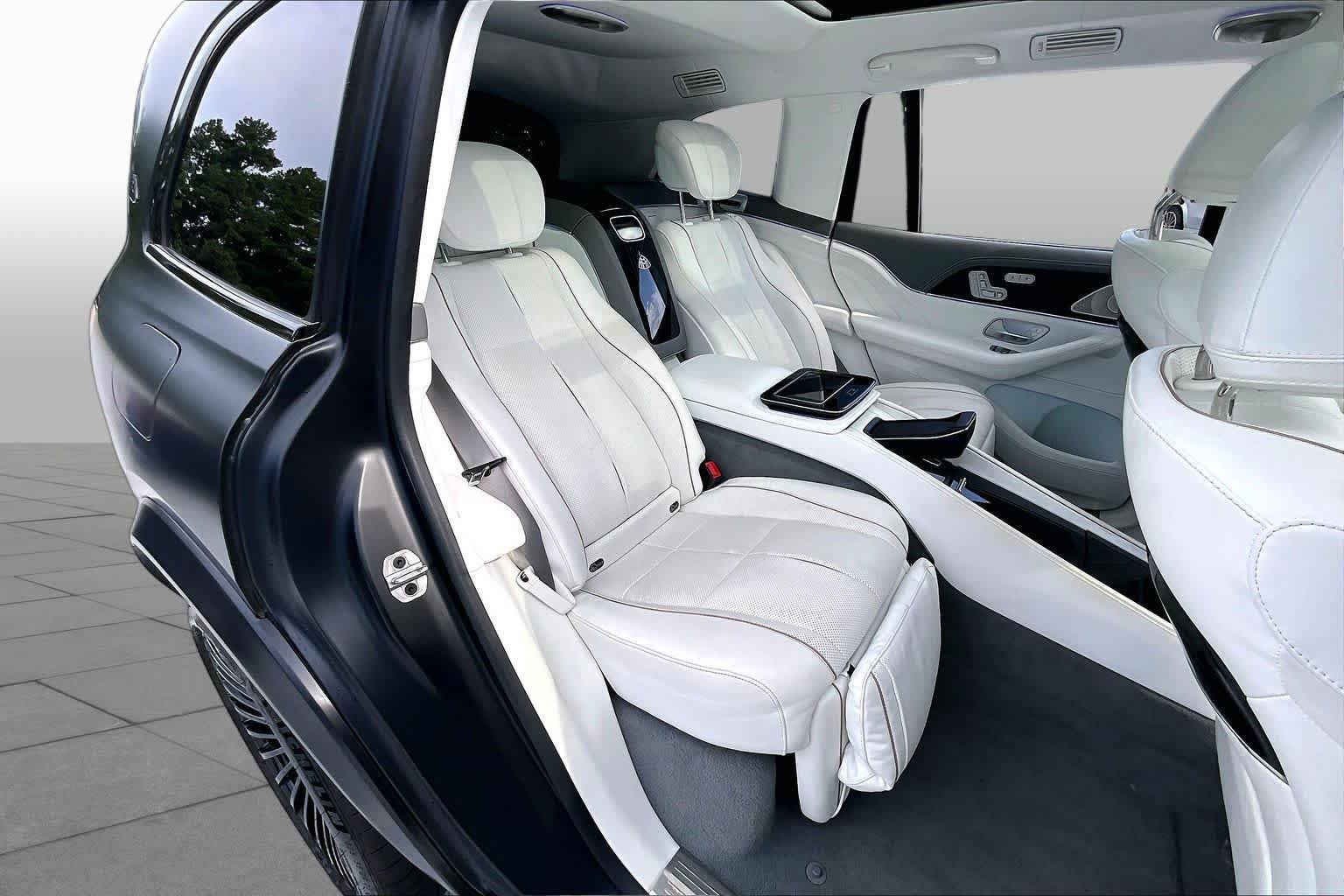 Used 2022 MANUFAKTUR Cardinal Red Metallic Mercedes-Benz Maybach GLS 600 image 20