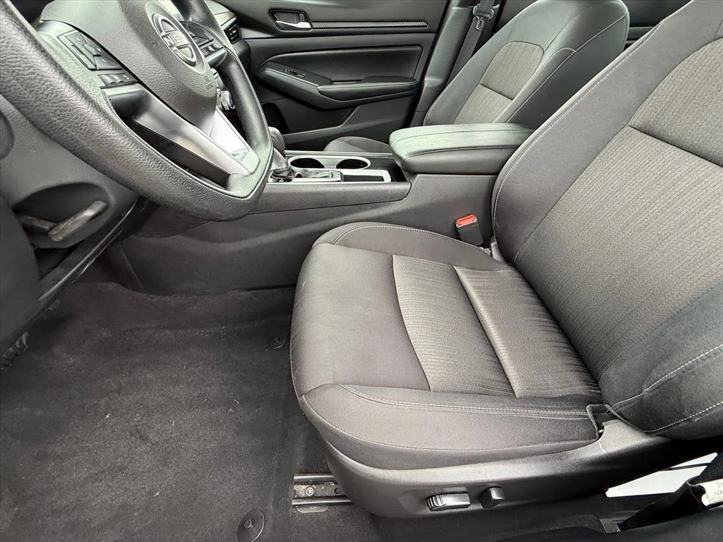 Used 2024 Silver Nissan 2.5 SV image 13