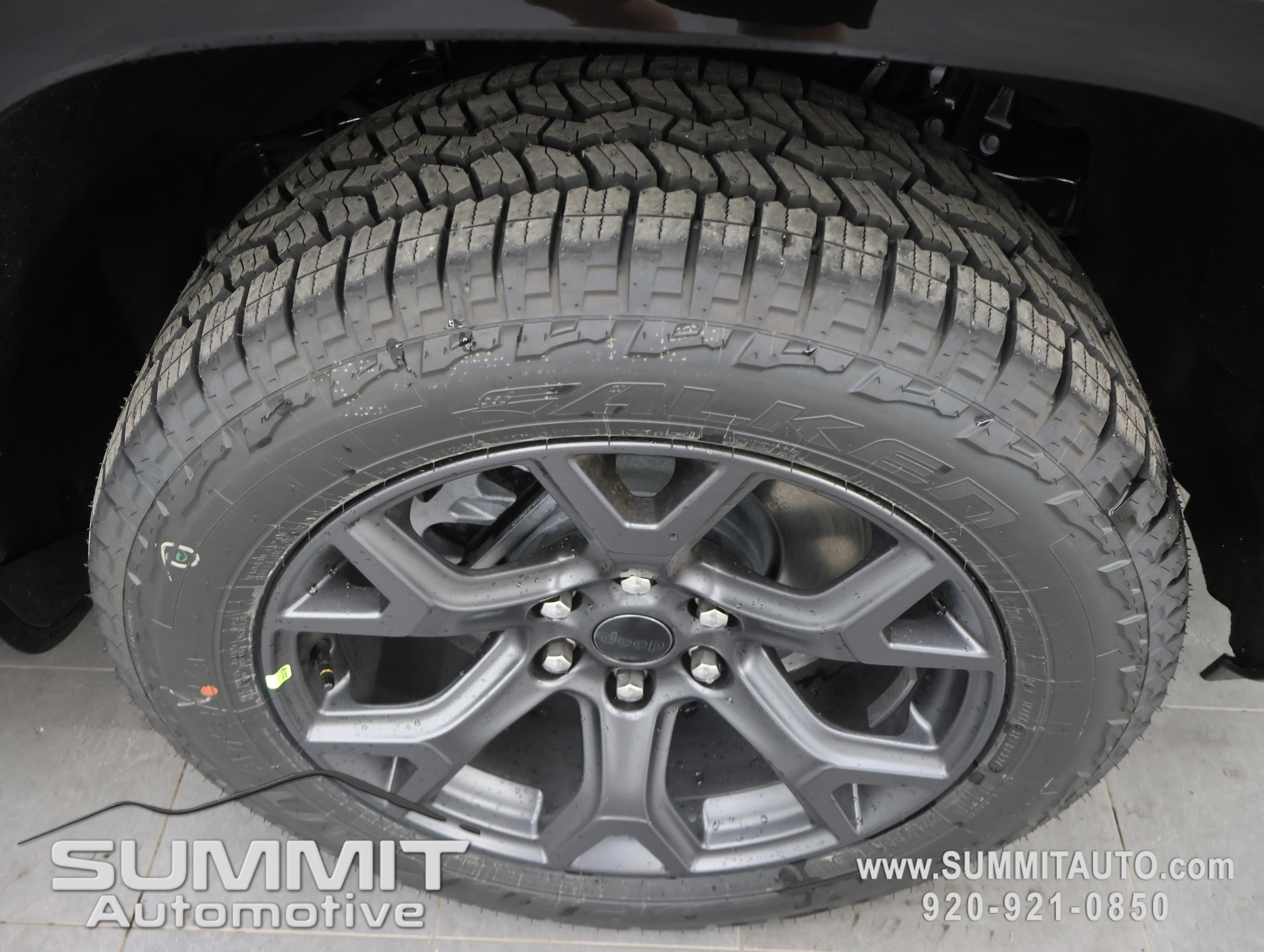 New 2026 Fathom Blue Pearl-Coat Exterior Paint (Late Availability) Jeep Upland image 3