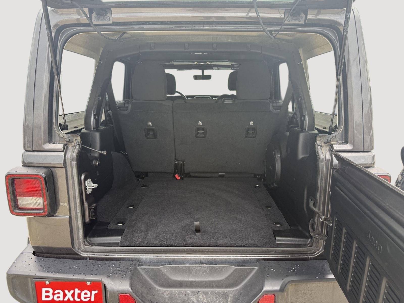 Used 2020 Granite Crystal Metallic Jeep Sahara image 11